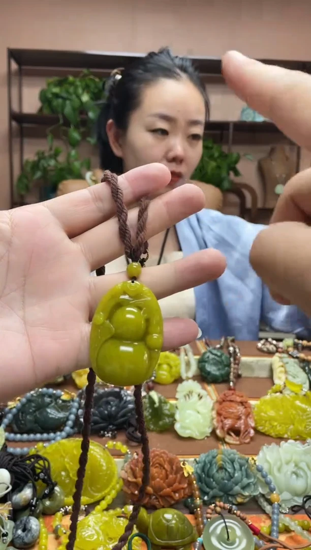 未镶嵌岫玉吊坠多样性发货发其中之一