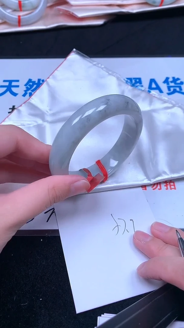 未镶嵌手镯翡翠.