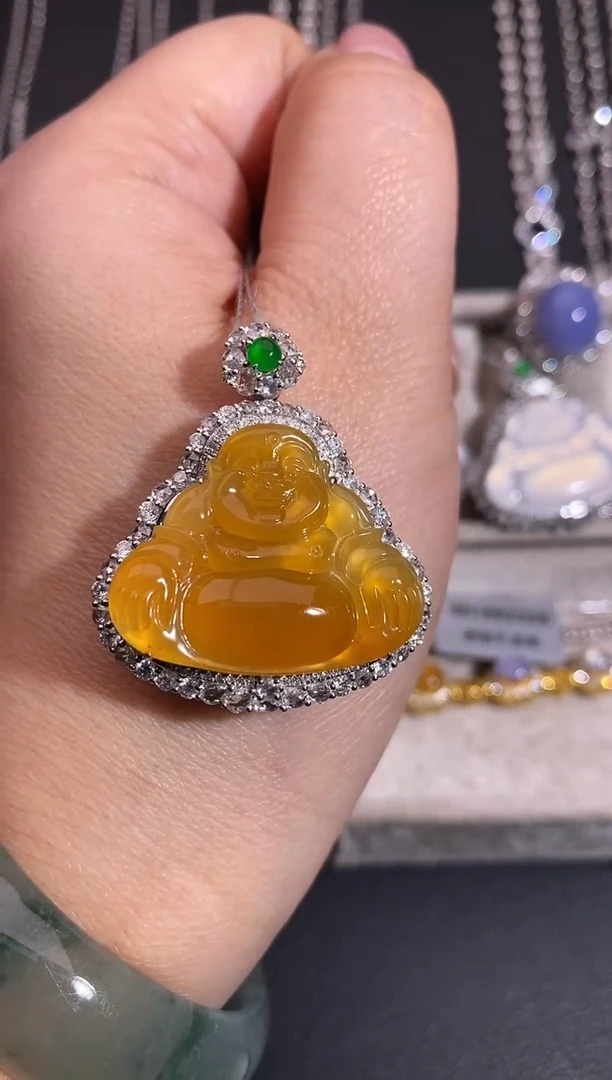 颈饰18K金镶嵌翡翠吊坠