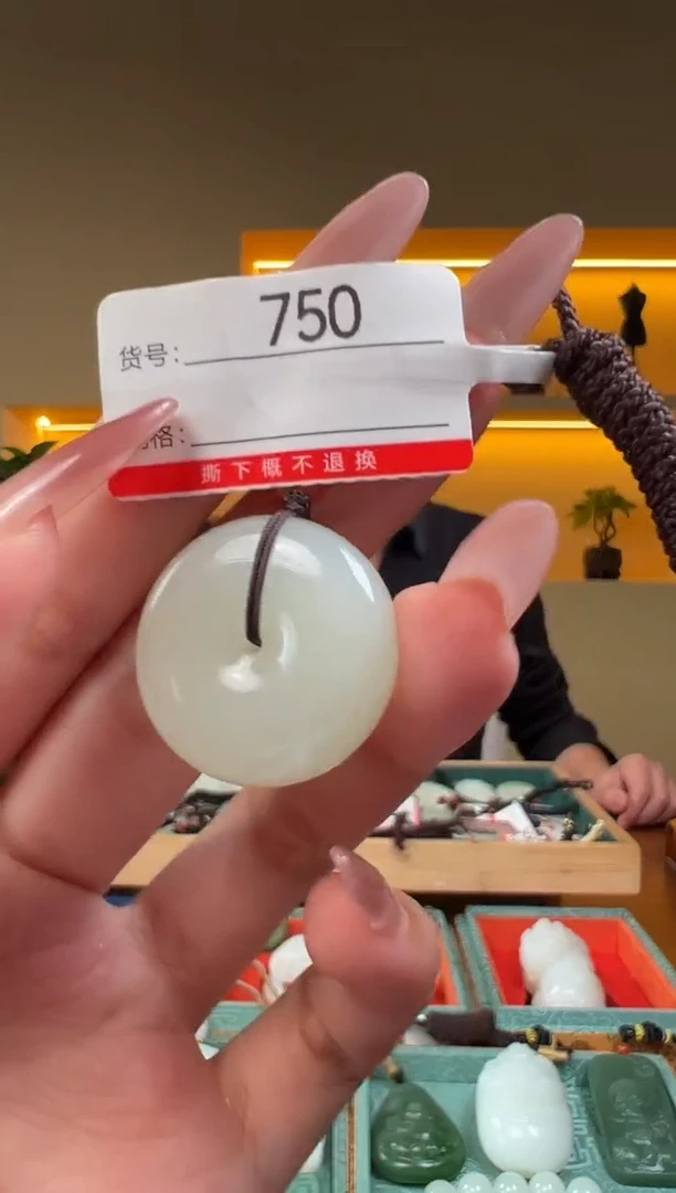 颈饰未镶嵌和田玉1