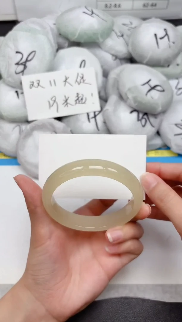 未镶嵌手镯石英质玉195-61.5