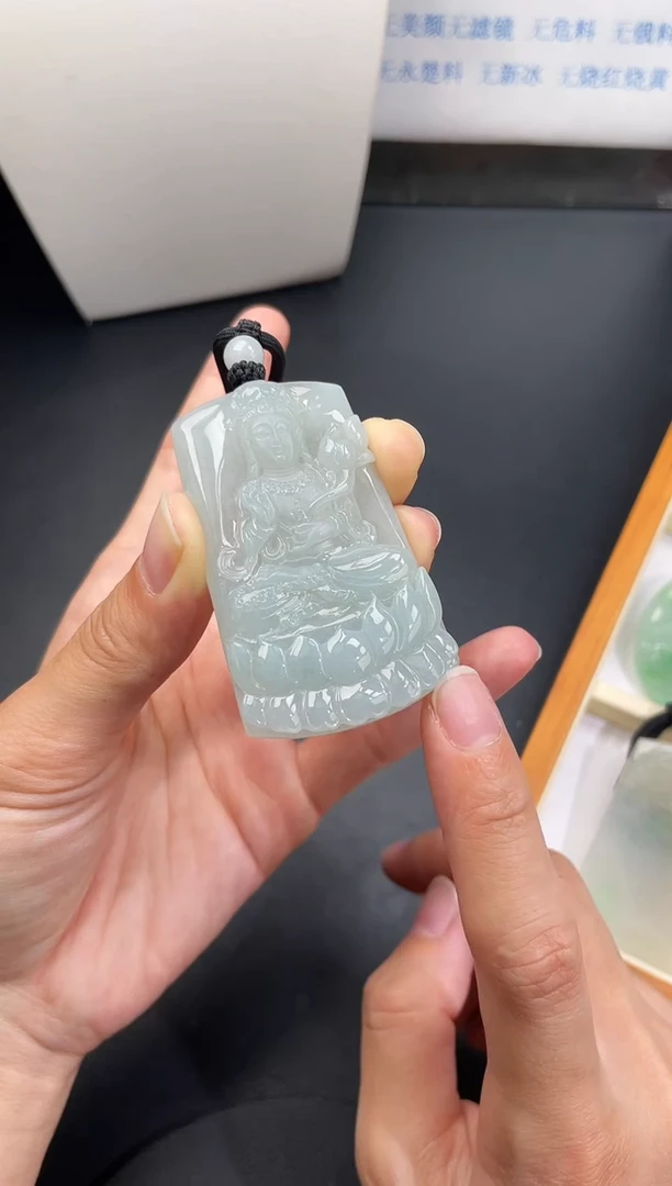 颈饰未镶嵌翡翠大势至