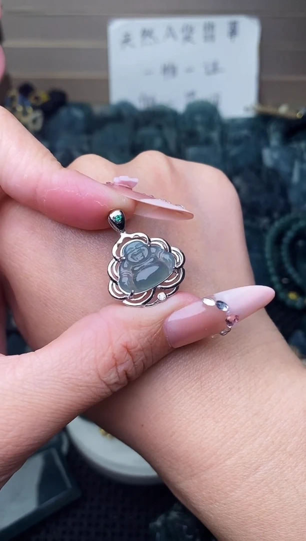 颈饰未镶嵌翡翠