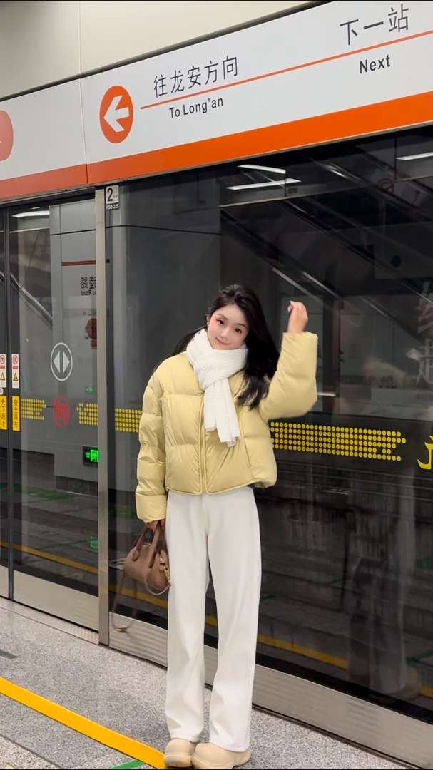 DA BAO【小豆包】短款立领泡芙感面包服羽绒服。