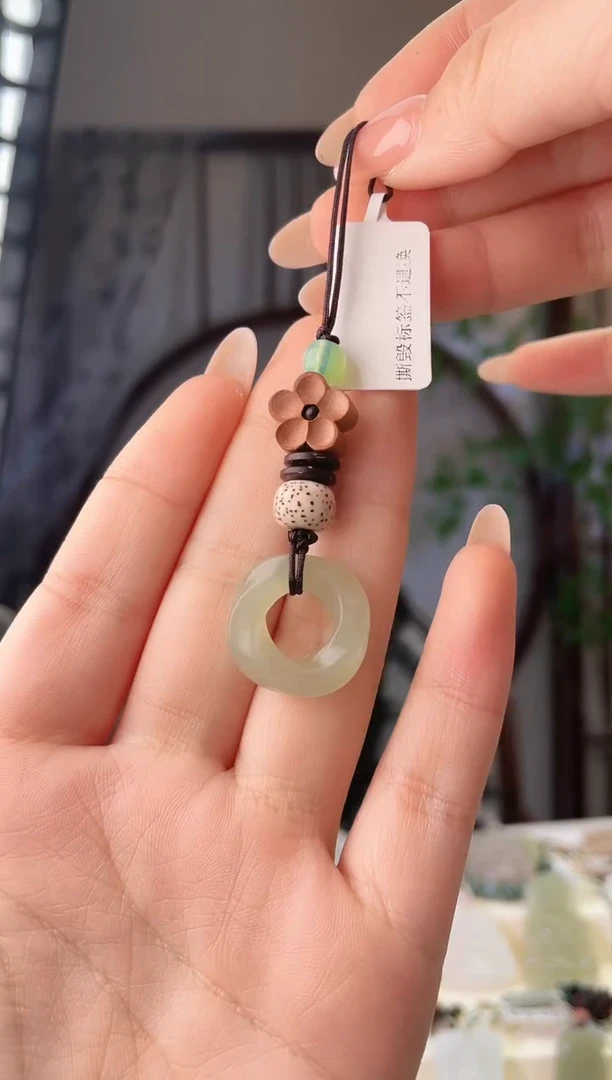 颈饰未镶嵌和田玉莫比乌斯环 xp