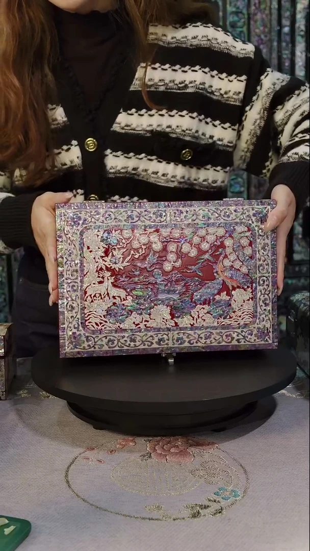 红色绒布底·弘贝雅螺钿漆器文化馆