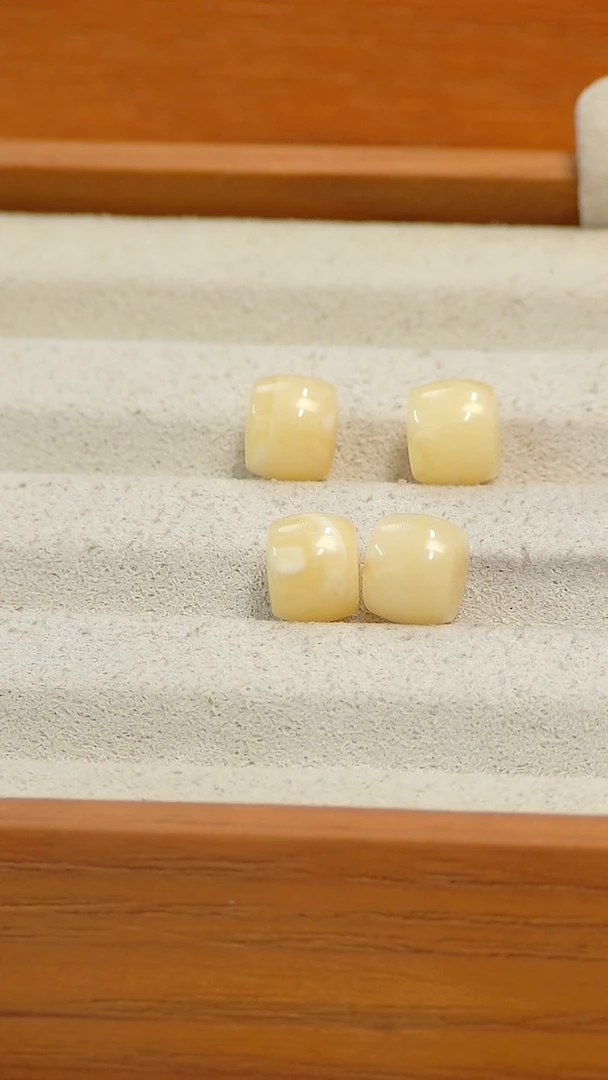 未镶嵌蜜蜡裸石俄料微瑕1.345克