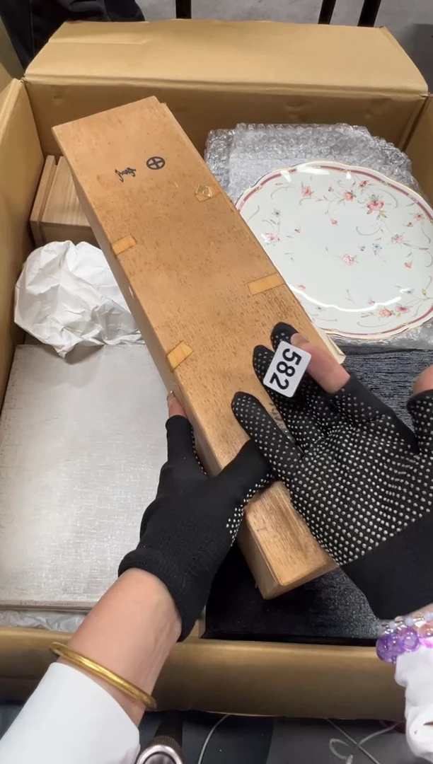 秦*娃582中古商品谨慎参拍