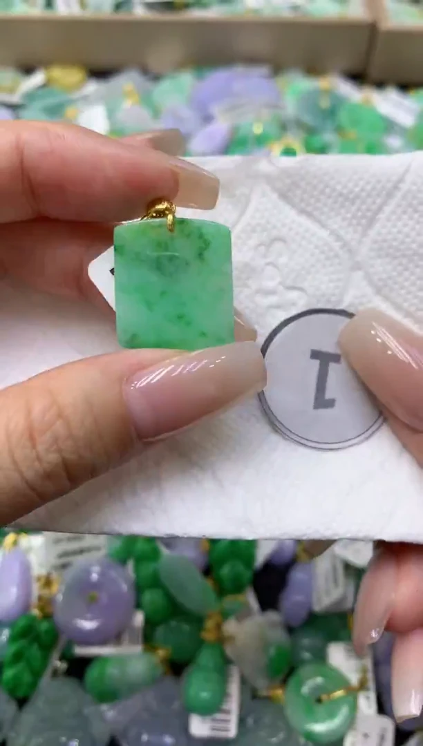 颈饰未镶嵌翡翠天然缅甸翡翠A货