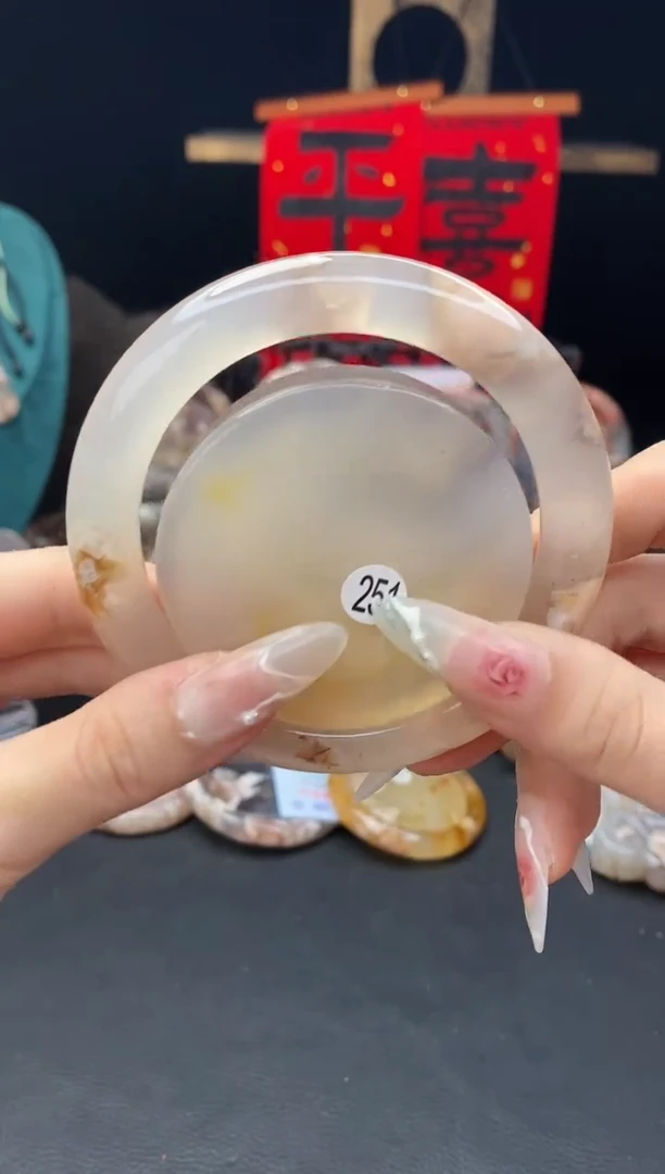 【闪购商品】石英质玉手镯（圆镯）未镶嵌63