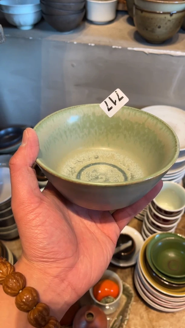 【闪购商品】瓷片717微瑕翠绿马蹄碗