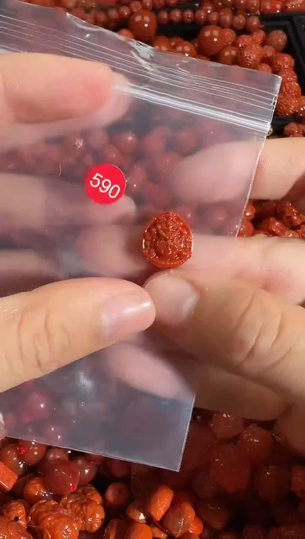 颈饰未镶嵌南红玛瑙1