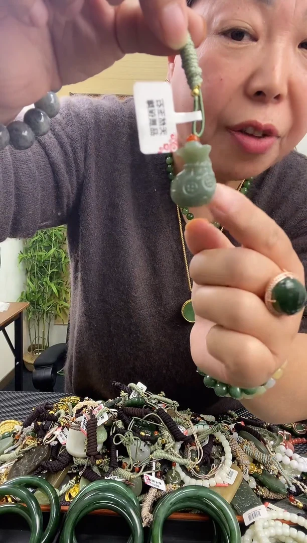 颈饰未镶嵌和田玉多样性发一  18