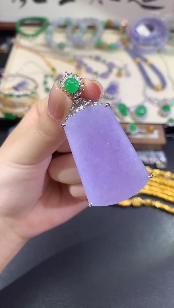 颈饰18K金镶嵌翡翠A****3吊坠