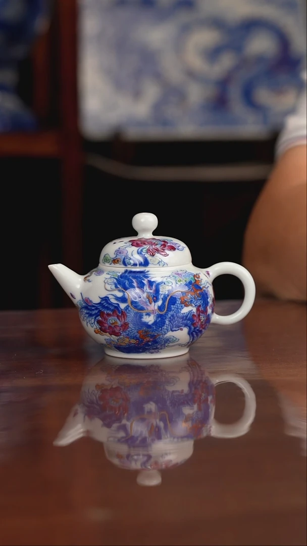 空山明月新派斗彩