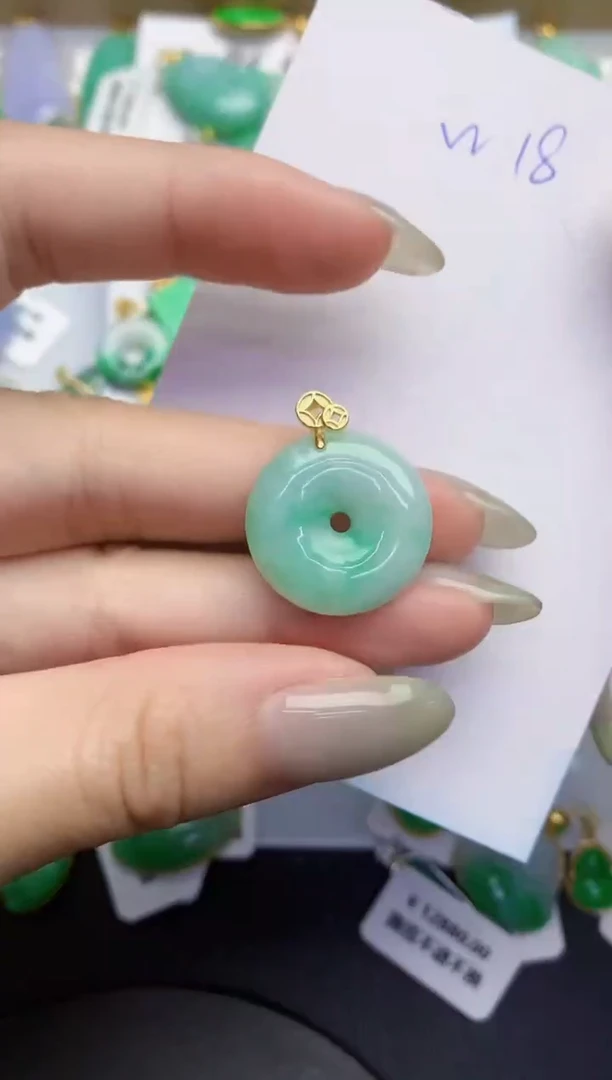 翡翠未镶嵌颈饰缅甸天然翡翠A货