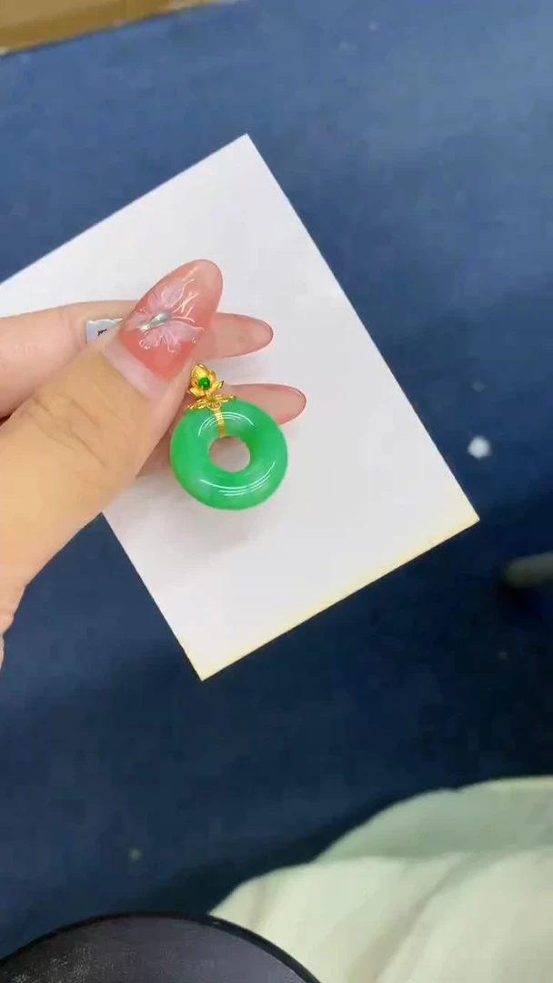 颈饰18K金镶嵌翡翠1