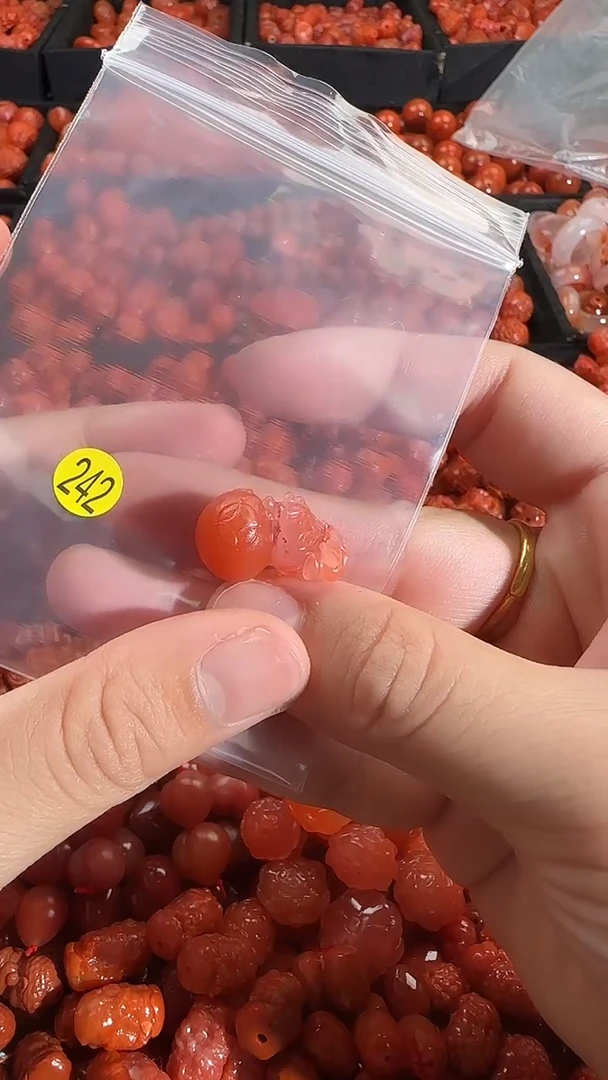 颈饰未镶嵌南红玛瑙1