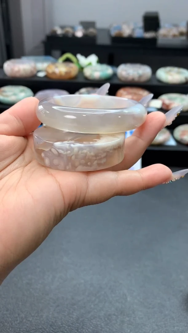 未镶嵌手镯石英质玉（54-55圈口）赠送镯心 无证书