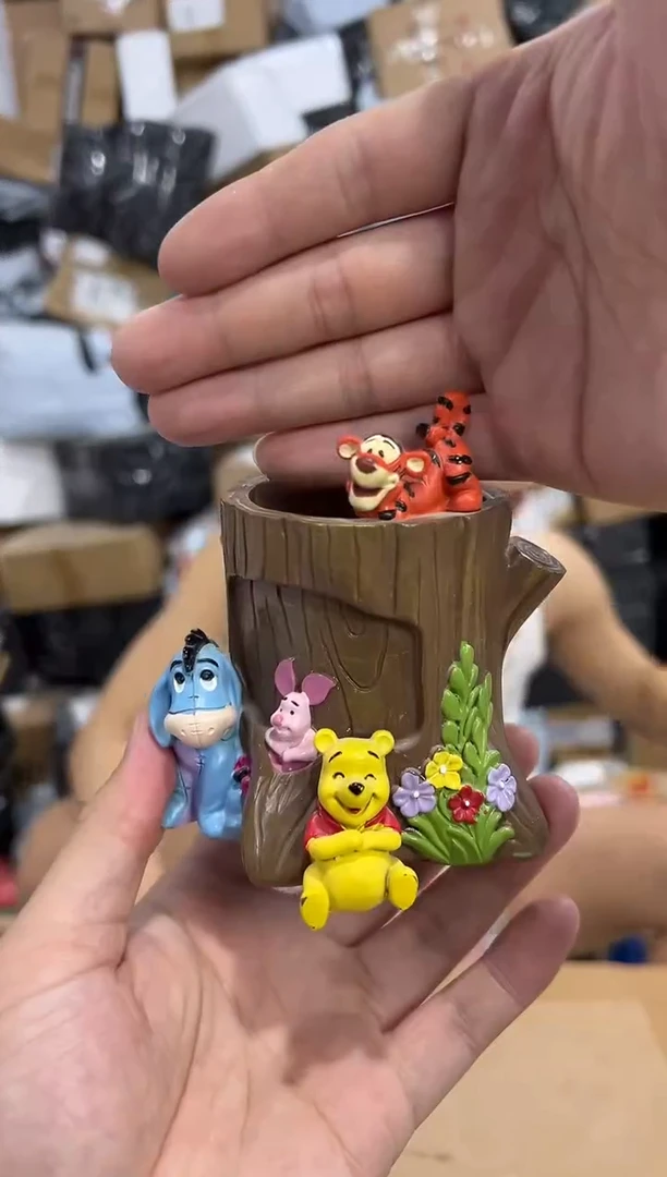瓷片维尼树桩笔筒 树脂