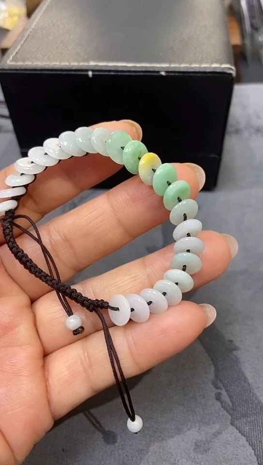 【闪购商品】翡翠颈饰未镶嵌手串
