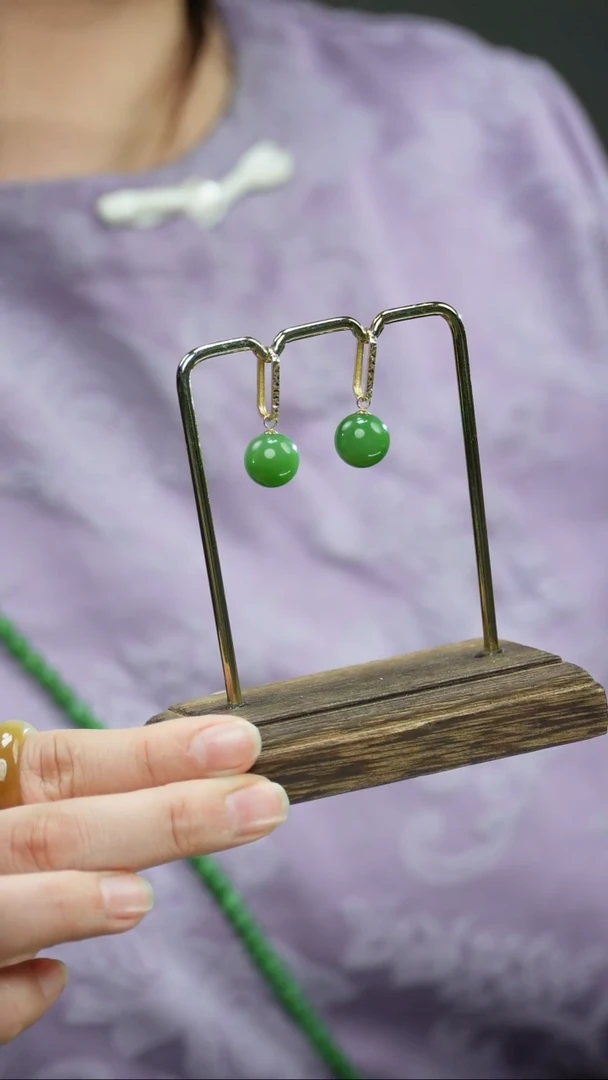 18K金镶嵌和田玉耳饰1