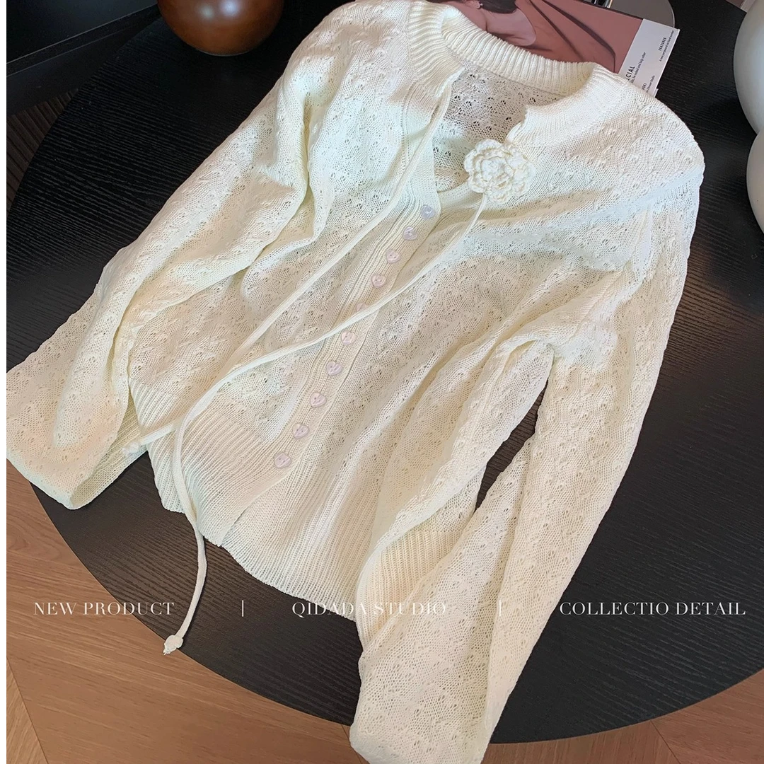 2025早秋白色小香风洋气V领系带立体花长袖针织开衫宽松温柔毛衣