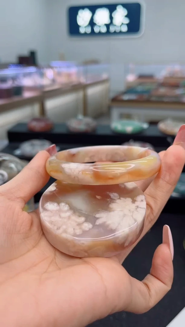 石英质玉手镯未镶嵌59圈口（赠品镯心）6910038