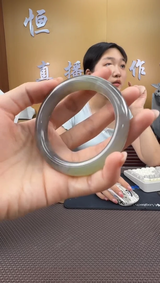 颈饰未镶嵌和田玉手镯57+