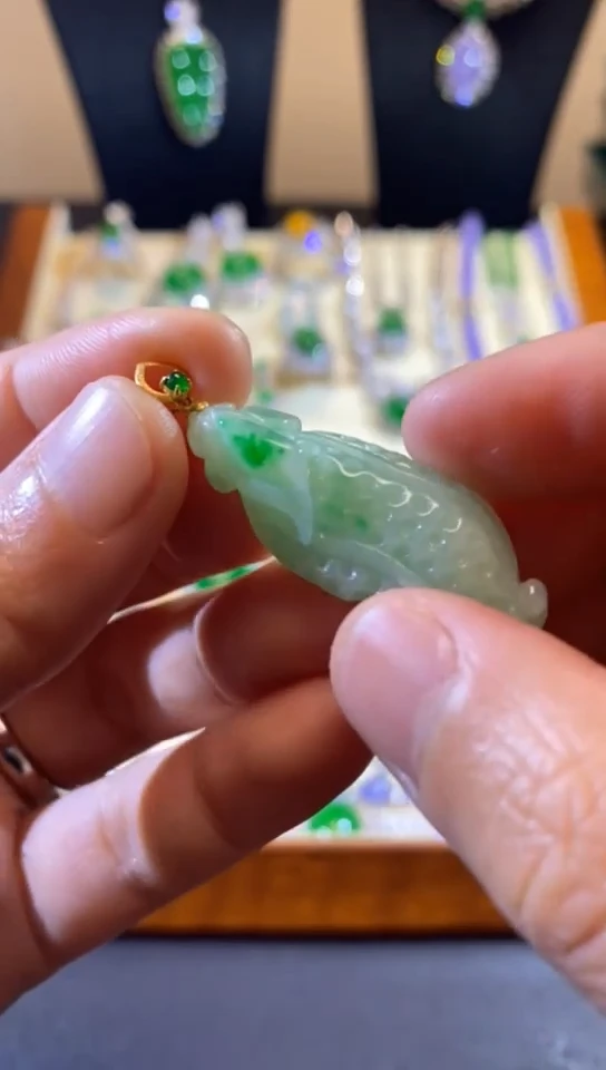 【闪购商品】翡翠吊坠(赠链)18K金镶嵌缅甸天然A货翡翠