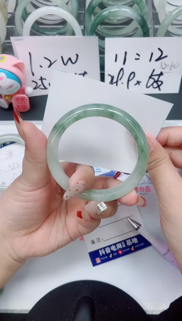 【闪购商品】石英质玉手镯未镶嵌a80