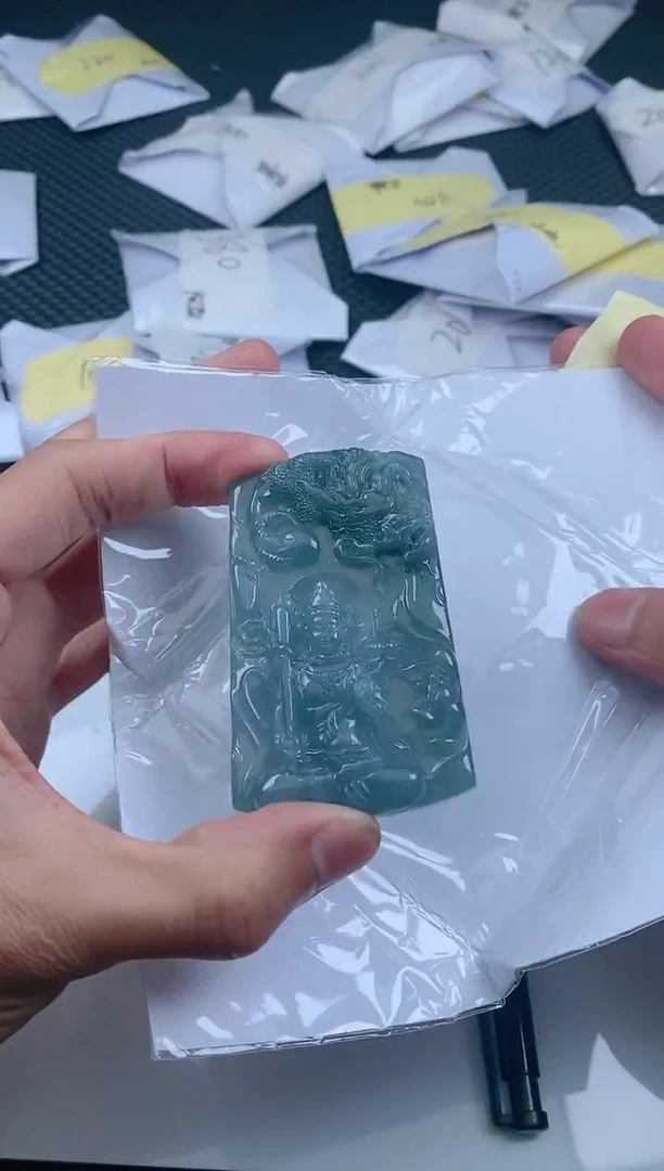 翡翠未镶嵌颈饰