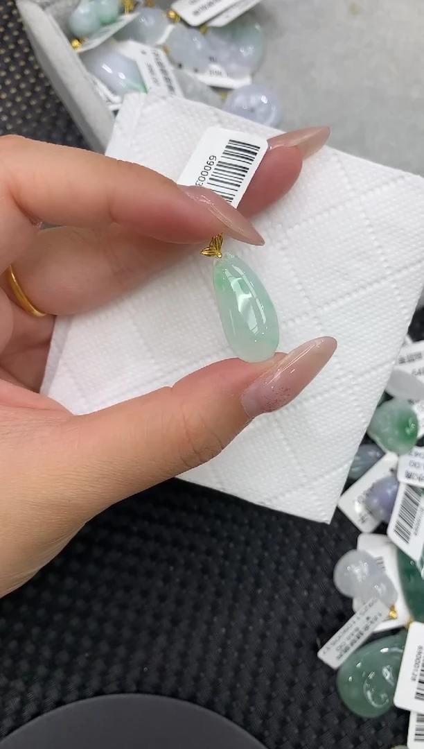 颈饰18K金镶嵌翡翠1111111111