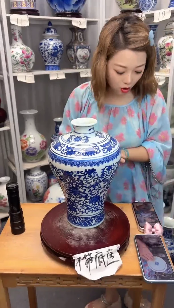 摆件景德镇八宝纹梅瓶