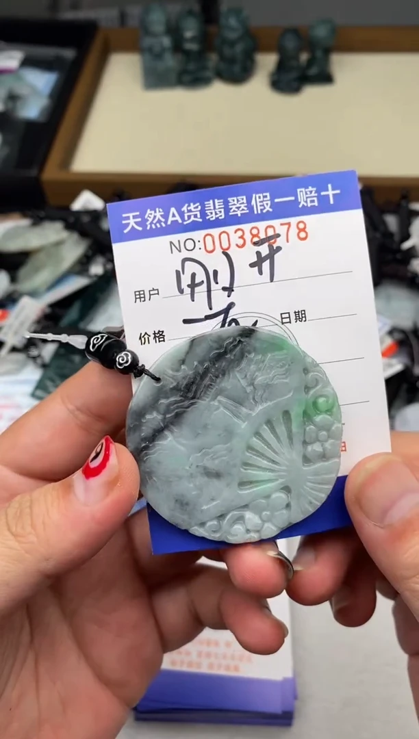 翡翠未镶嵌颈饰多样性发其一