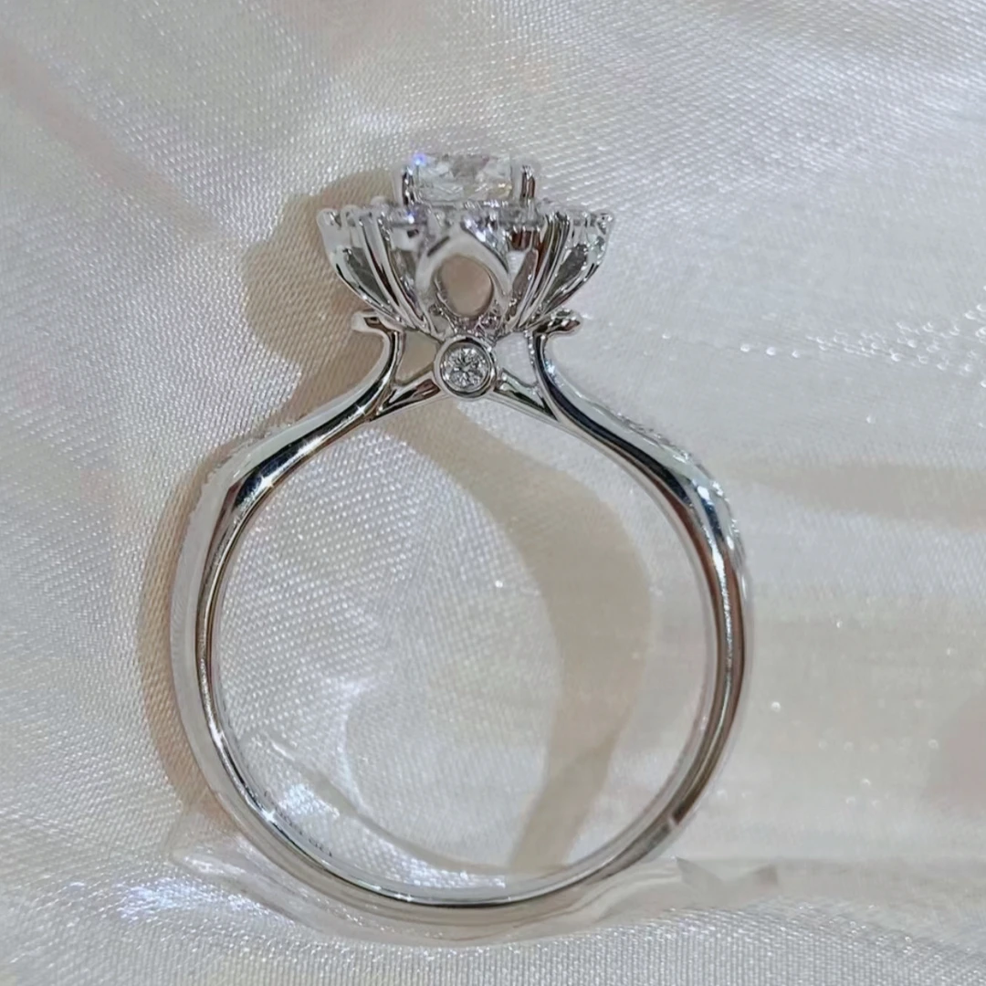 925银莫桑石戒指 时尚流行周某福灿若星辰莫桑戒指莫桑钻戒指女