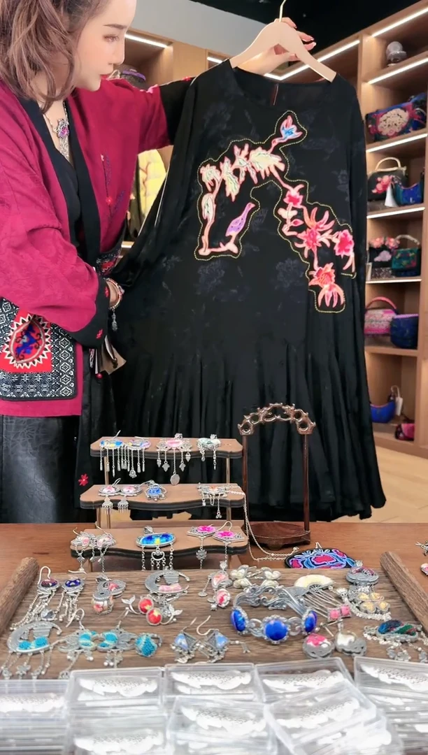【闪购商品】织绣L698黔东南苗族刺绣