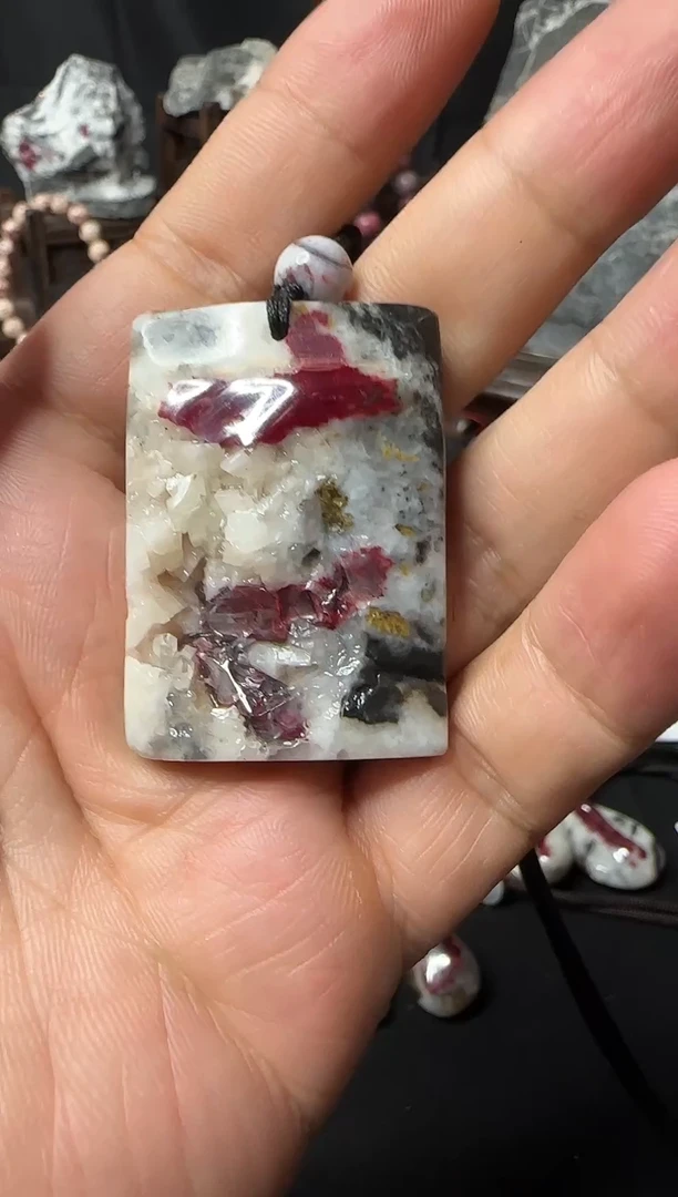 天然辰砂亲*天然朱砂原石随形吊坠