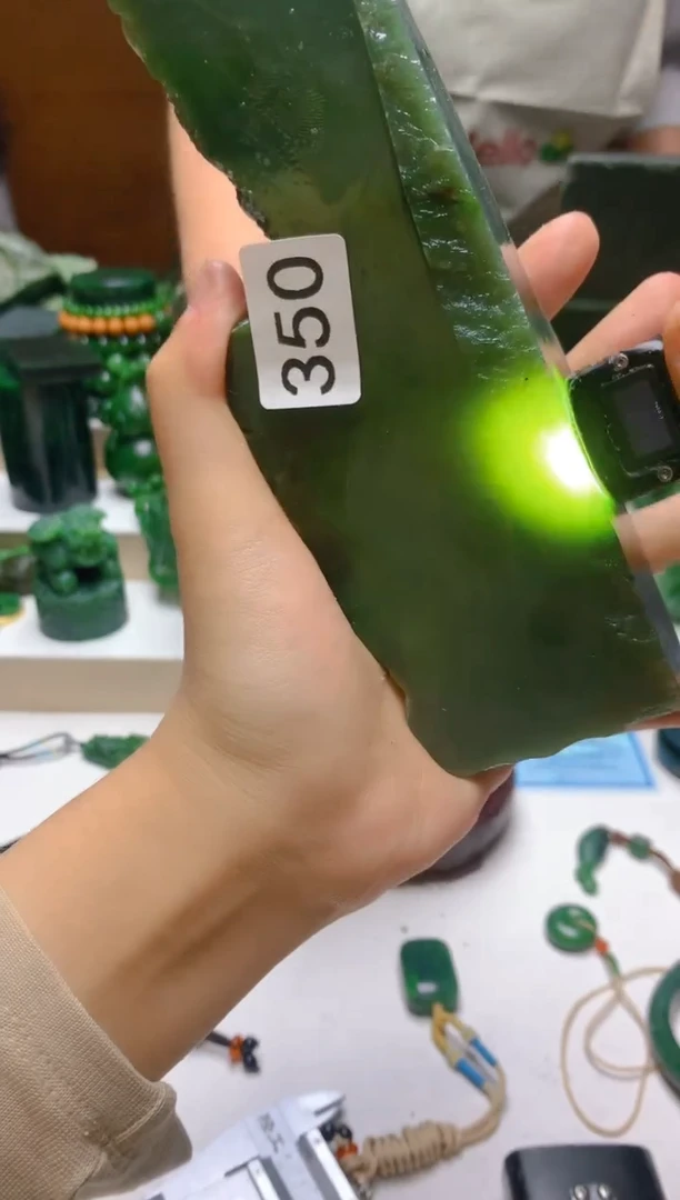 未镶嵌和田玉（碧玉）珠宝半成品0