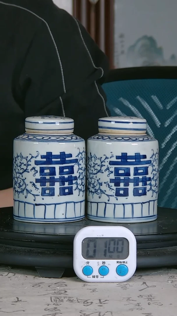 茗**坊青花精绘花卉图罐一对