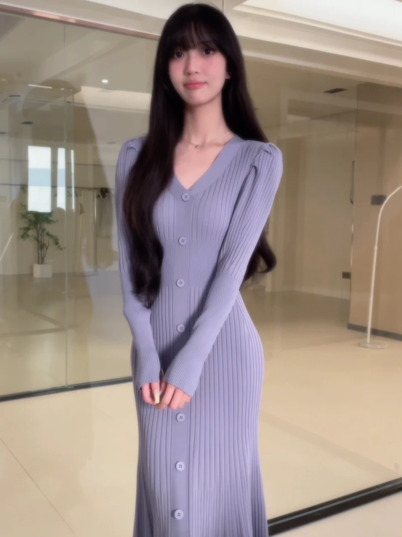 早秋 掌管曲线感的神v领排扣高腰泡泡袖纯色鱼尾针织连衣裙