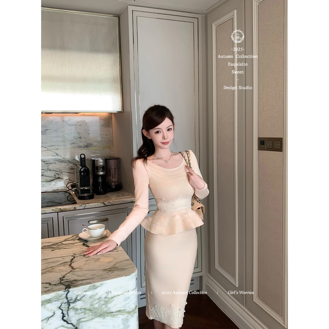 Catyears猫年【蕴藏娇柔】挺阔蕾丝刺绣上衣+手工钉珠长短半裙套装