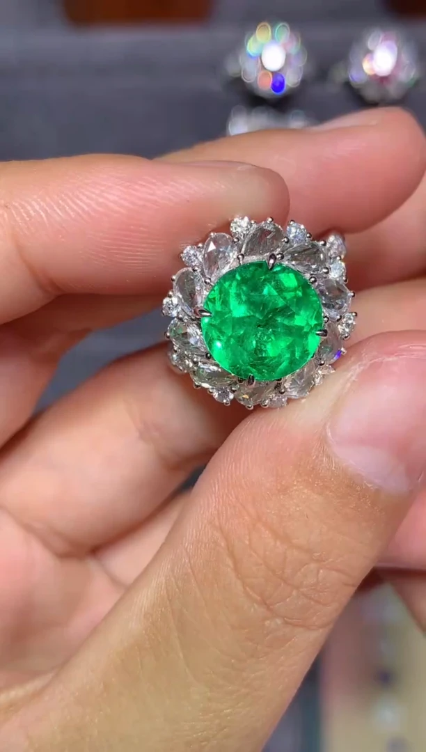 18K金镶嵌戒指祖母绿3.64ct 哥伦比亚沃顿