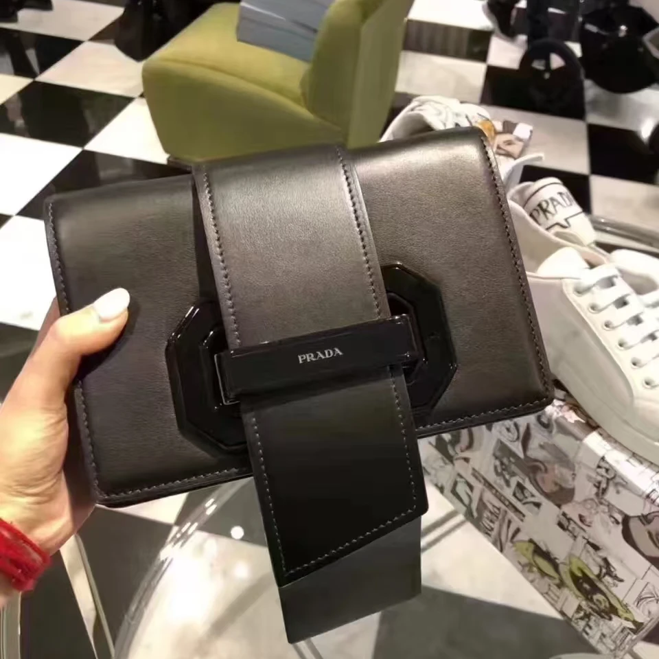95新 Prada/普拉达 胖虎佳佳/箱包/斜挎包/31B2506010008