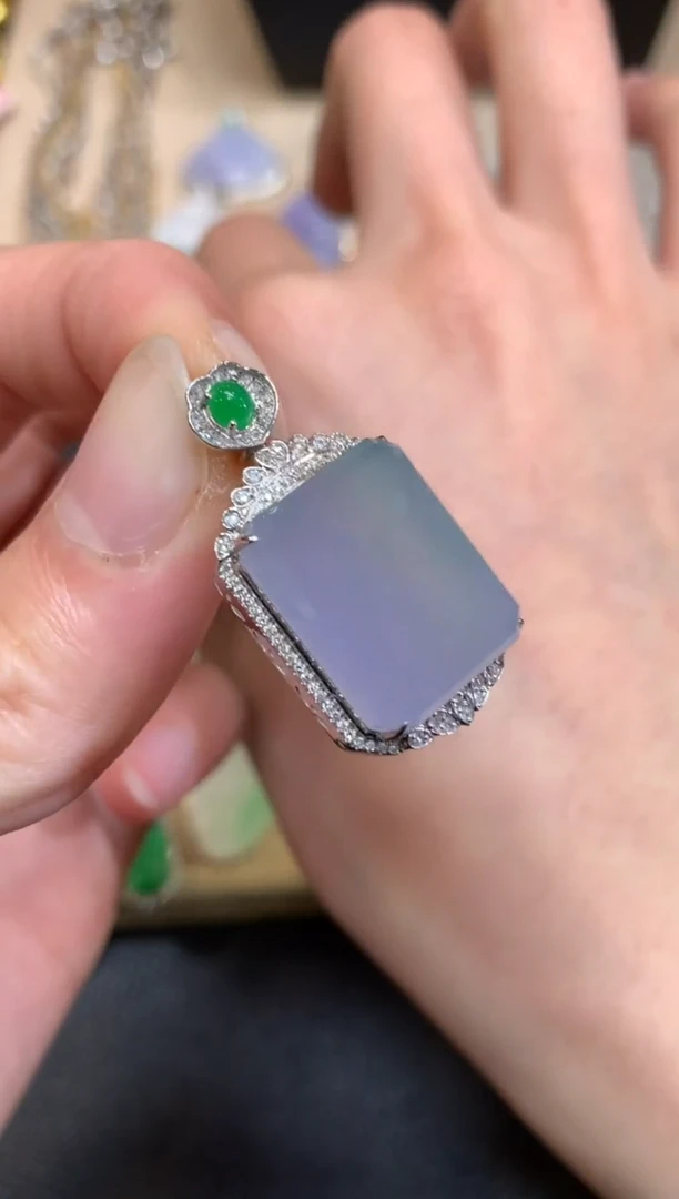 【闪购商品】翡翠颈饰18K金镶嵌无事牌【无服务费】