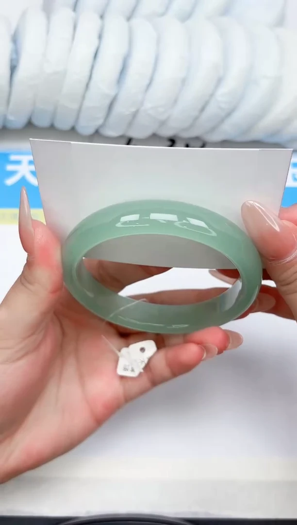 未镶嵌手镯石英质玉64-64.4