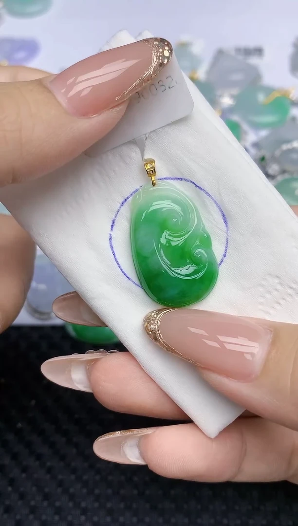 颈饰18K金镶嵌翡翠   天然翡翠A货  百元以上9米证书费自理