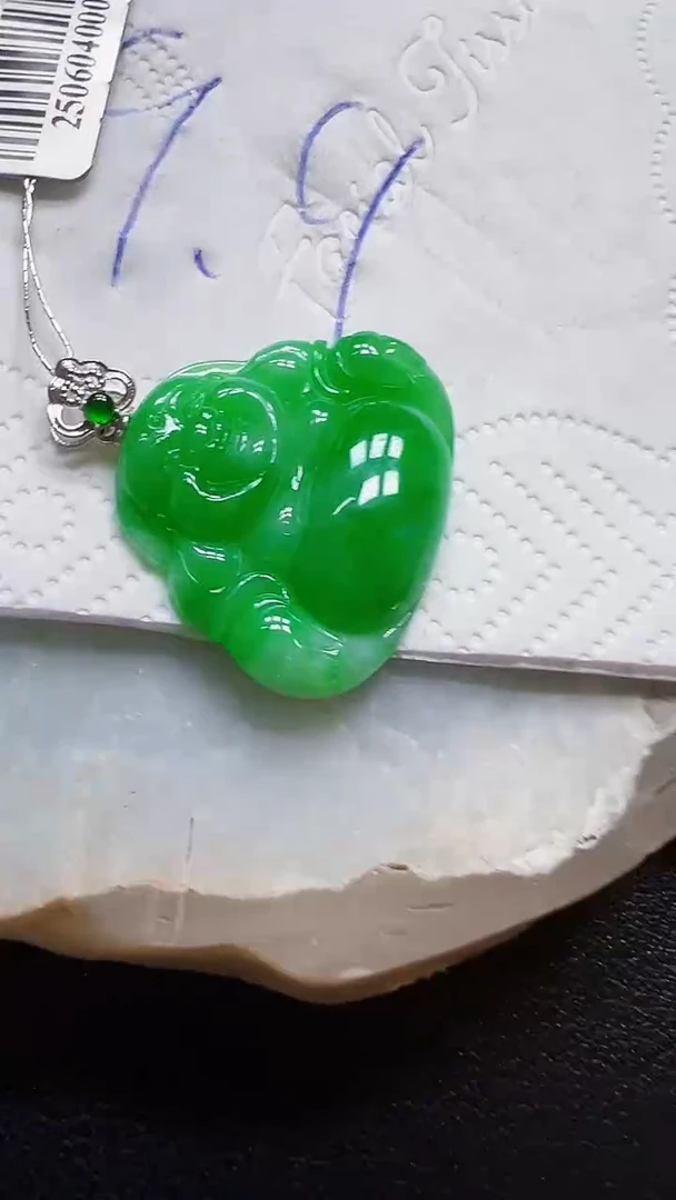 颈饰18K金镶嵌翡翠佛
