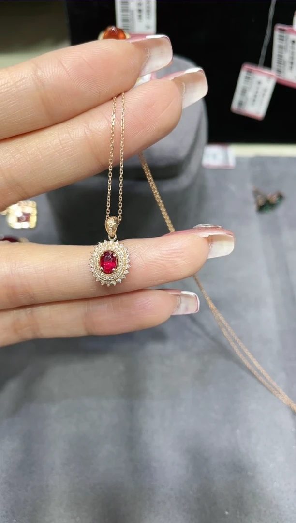 18K金镶嵌红宝石项链