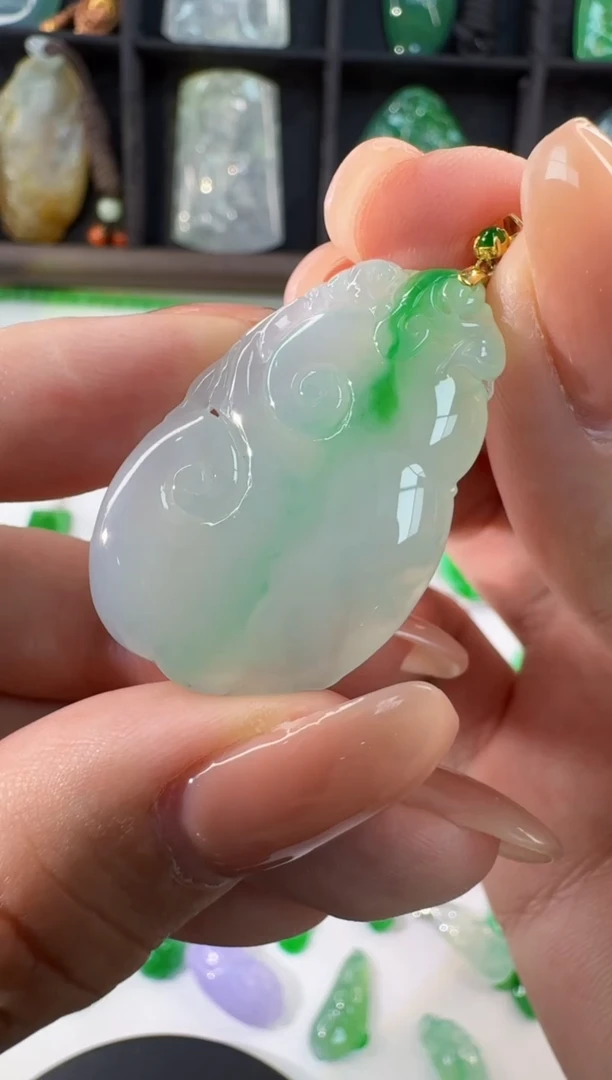 颈饰18K金镶嵌翡翠缅甸A货翡翠